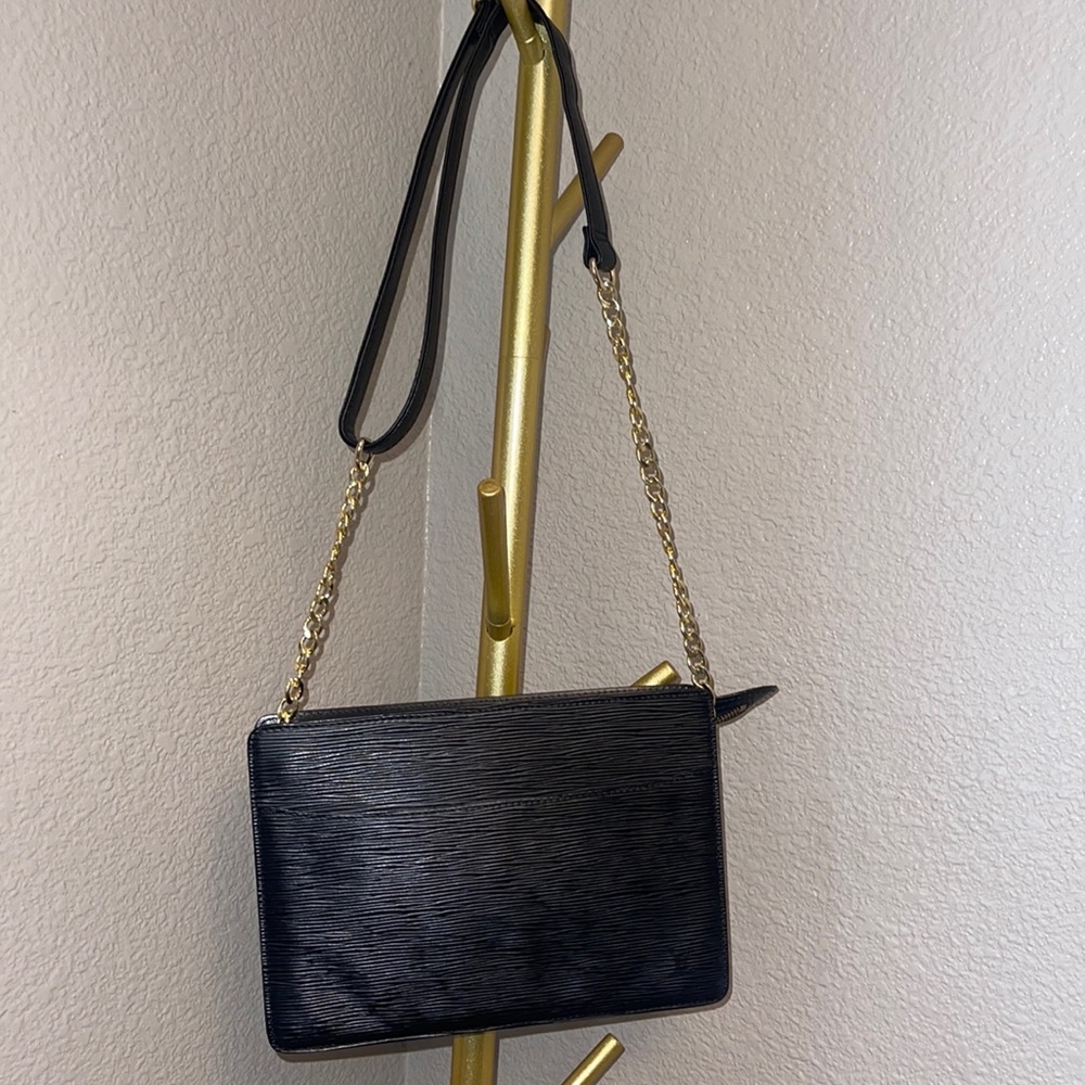 Authentic LOUIS VUITTON Epi Pochette Clutch Black